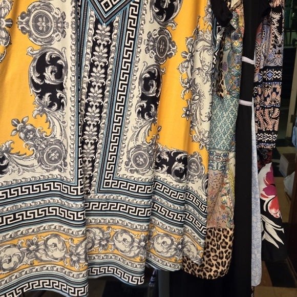 EST. 1949 beautiful tank top black yellow white misses size medium NWOT - Picture 4 of 7